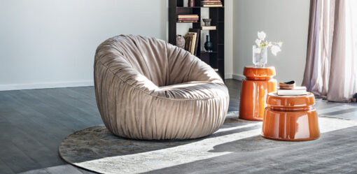 Alternative view of Kreslo Peggy